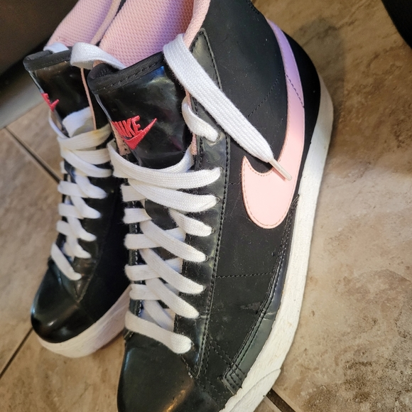Nike Pink Love Sneakers - Picture 3 of 4